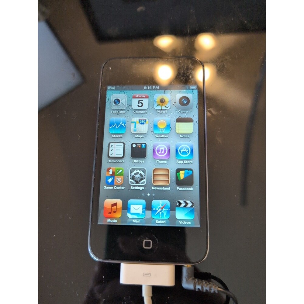 Apple iPod Touch 4th Gen A1367, Black 32gb - Picture 7 of 8